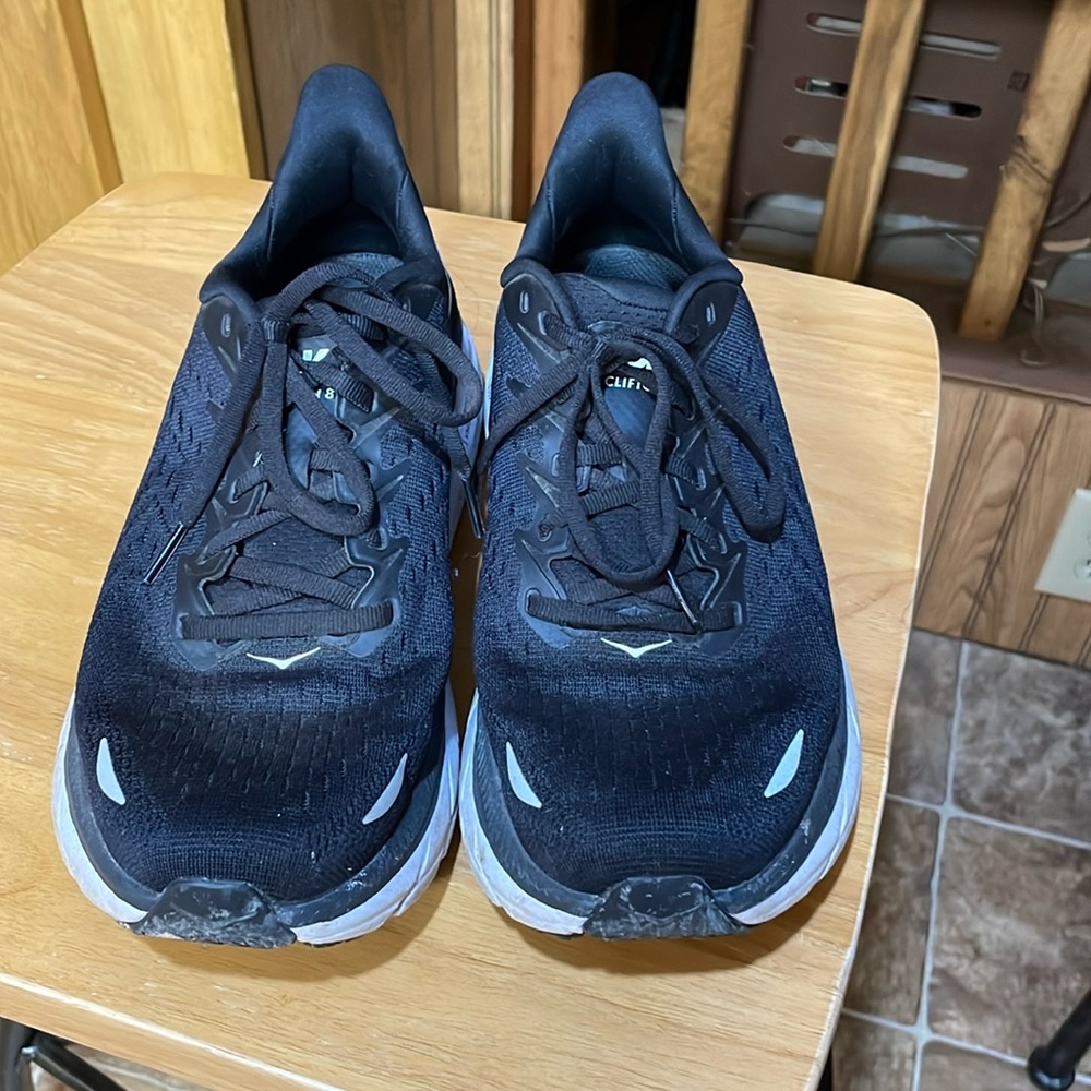 Hoka Clifton 8 tennis shoes